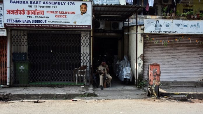Police personnel at spot in Mumbai's Bandra where Baba Siddique was assassinated, Sunday | ANI