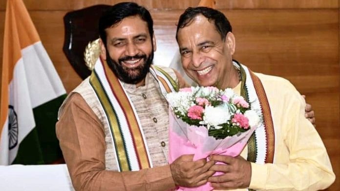Haryana Chief Minister Nayab Singh being greeted by BJP Haryana President Mohan Lal Badoli after he took charge, in Chandigarh, 18 October 2024 | PTI
