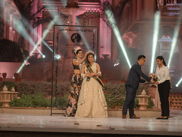 Sakshi Gupta Crowned Mrs. India International Summit 2024 at Mrs. India Inc Season 5
