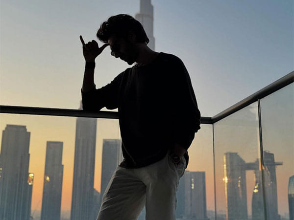 Kartik Aaryan teases fans with fun pic 'Rooh Baba' style, asks them to guess his location 