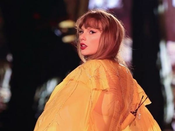 Taylor Swift thanks fans for 