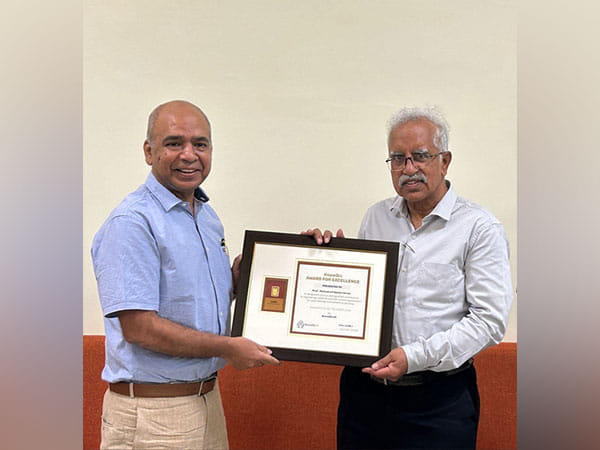 The KnowDis Award for Excellence presented to Professor M. Balakrishnan