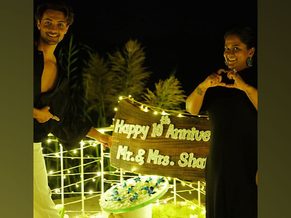 Aayush Sharma, Arpita celebrate 10th wedding anniversary