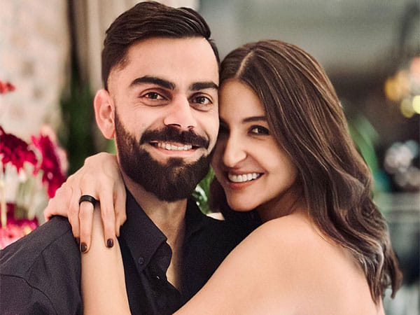 Anushka Sharma's priceless reaction to Virat Kohli's test half-century wins hearts online