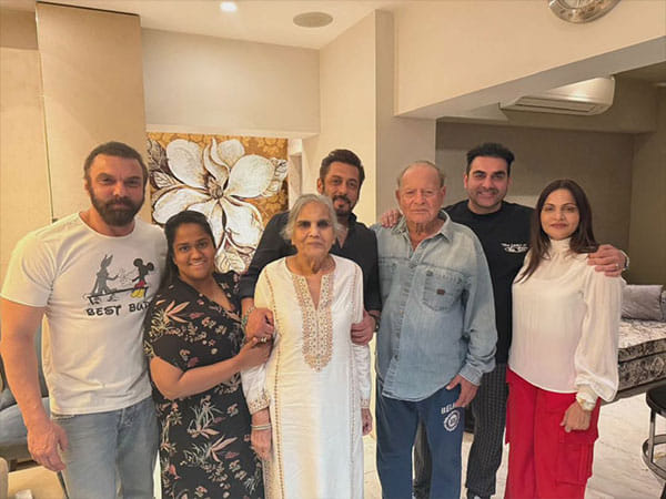 Salman Khan poses with family in Sohail Khan's latest post, check it out