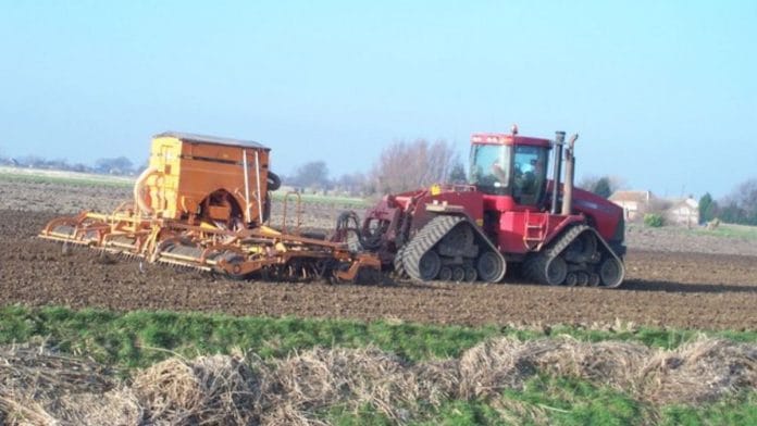 Representative image of a tractor for sowing wheat | Commons