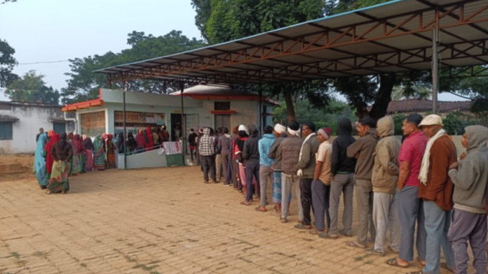 A long queue of voters at a polling booth in Maharashtra | ANI