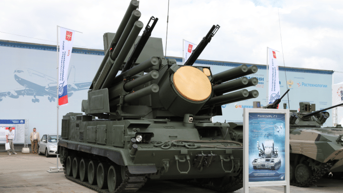 A Pantsir-S1 air defence system mounted on a tracked GM-352 chassis | Commons/Vitaly V. Kuzmin