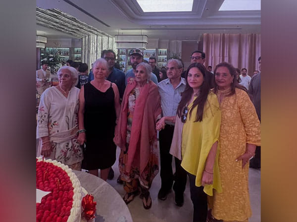 Salman Khan's mother Salma Khan dances her heart out at her birthday celebrations, check out
