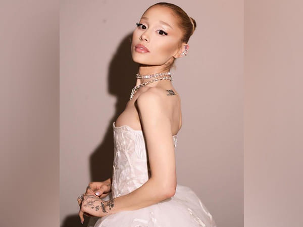 See how Ariana Grande reacted to her Golden Globes nomination 