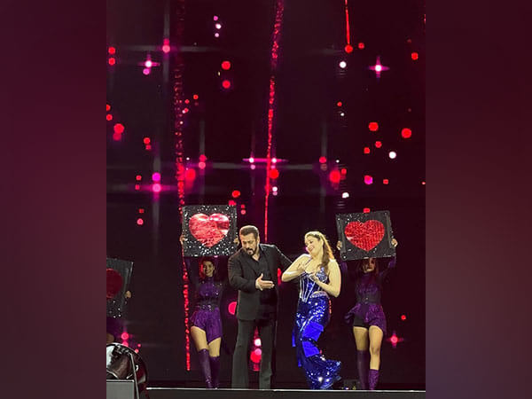 Tamannaah Bhatia drops behind-the-scenes from 'Da-bangg Tour-Reloaded'