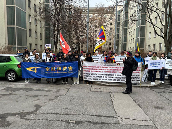 Protest held outside Chinese embassy in Vienna on Human Rights Day