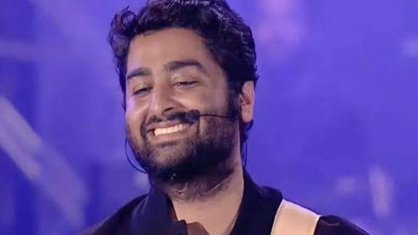 Check out Arijit Singh's new song 'Fateh Kar Fateh'