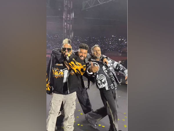 'The Brownprint Tour':  AP Dhillon surprises fans as Honey Singh, Jazzy B join him on stage in Delhi's concert