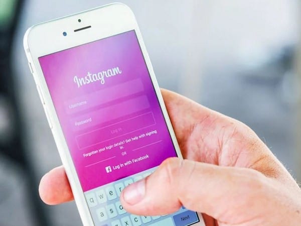 Threads allows users to add creative touches when reposting media