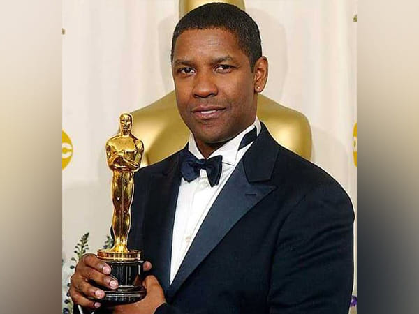 Denzel Washington gets baptised at New York Church, received minister licence 