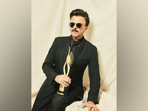 Kareena Kapoor, Ajay Devgn and more bollywood celebs pen birthday wishes to Anil Kapoor he turns 68