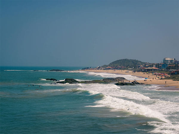 Peru closes 91 ports amid massive waves