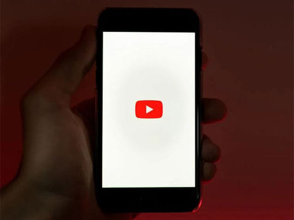 YouTube tests floating 'Play Something' button to randomly select videos