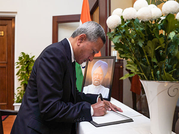 Singapore's Foreign Minister calls Manmohan Singh 
