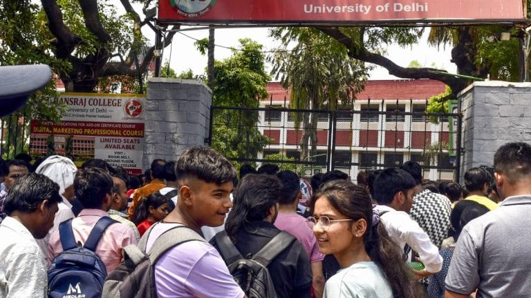 Defacement bonds out, DU student bodies plan DUSU polls campaign with ‘dried leaves, jute posters’