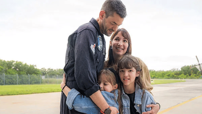 Founder and CEO of Shift4, Jared Isaacman with his family | X\@rookisaacman
