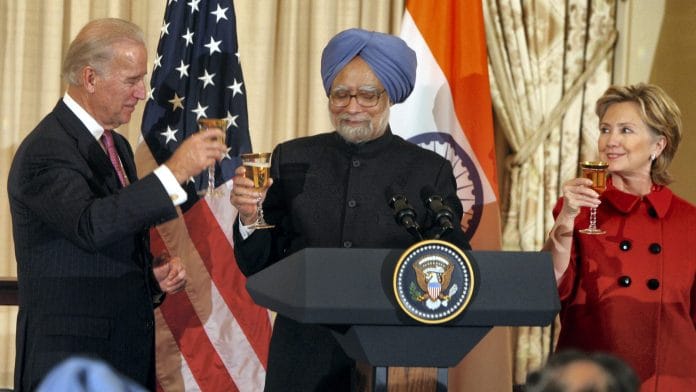 In this 25 November, 2009 file image, former Prime Minister Manmohan Singh with US President Joe Biden and Hillary Clinton at a toast for 'Indo-American' friendship at a luncheon in Washington/PTI Photo