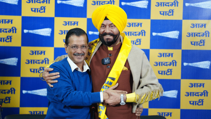 AAP chief Arvind Kejriwal with Padma Shri awardee and former BJP MLA Jitender Singh Shunty. The AAP is likely to field him from Shahdara in place of Ram Niwas Goel in the Delhi elections | X/@ArvindKejriwal