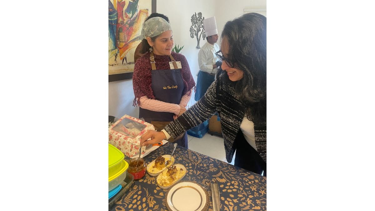 Home chefs help each other to adjust the flavours and presentation of their respective dishes | Triya Gulati, ThePrint