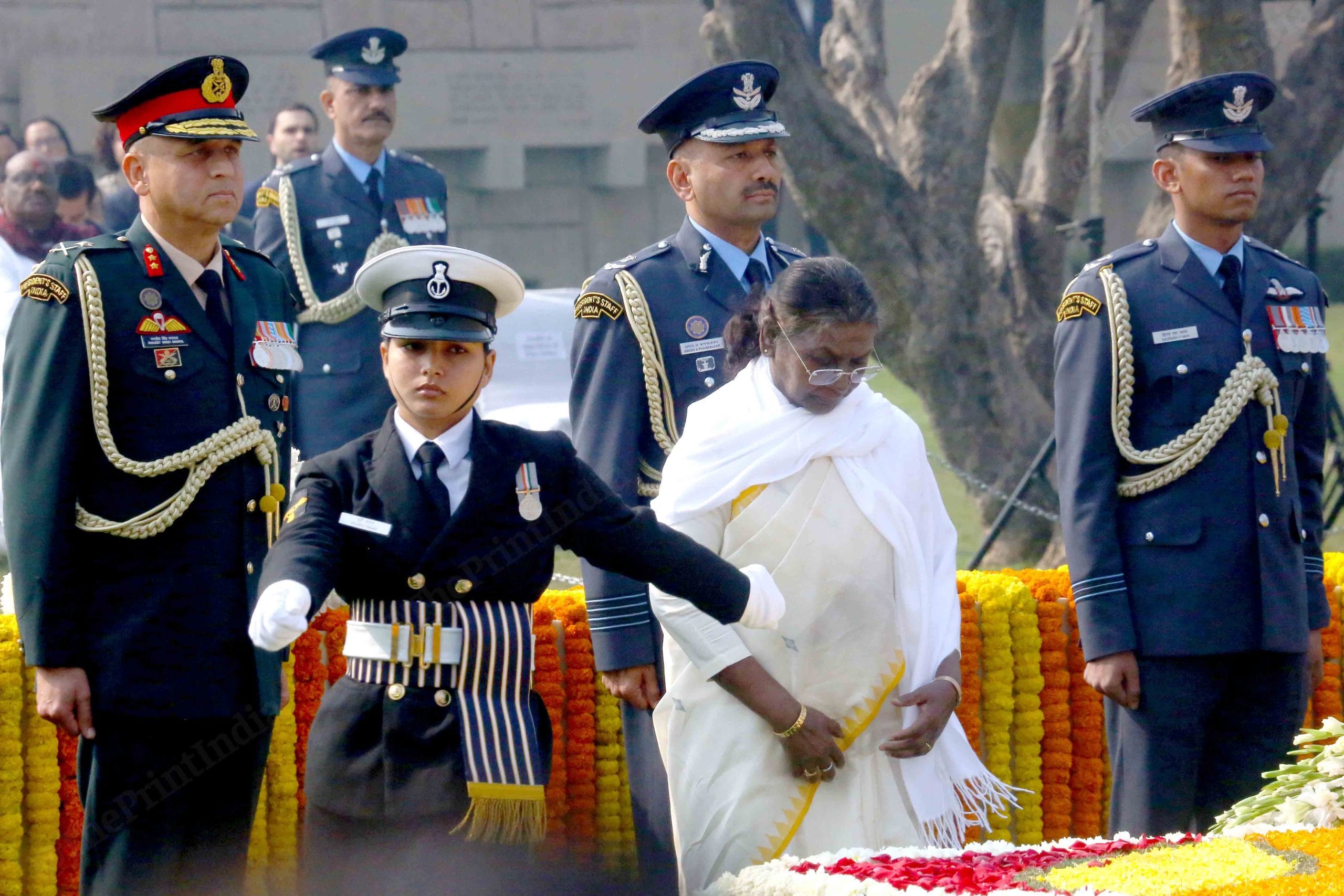 President Droupadi Murmu pays tribute | Photo: Praveen Jain | ThePrint