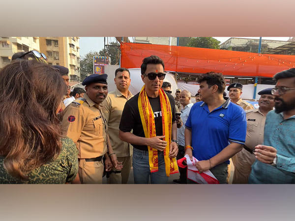 Sonu Sood offers prayer at Shree Siddhivinayak Temple ahead of 'Fateh' release