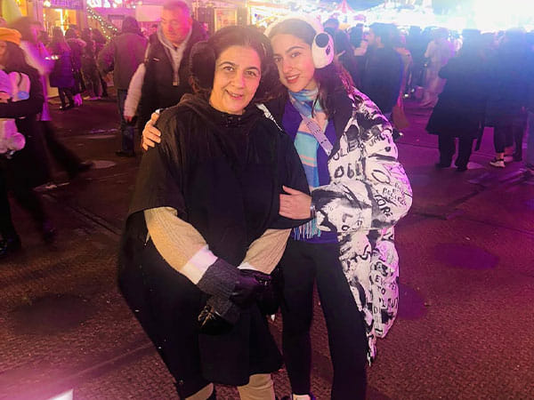 Sara Ali Khan shares picture from her 'First Dinner' of 2025 with 'mommy jaan' Amrita Singh