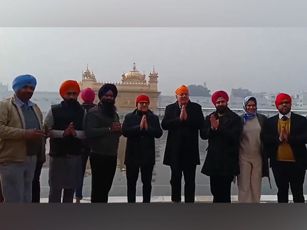 Ambassadors of Argentina and Uruguay visit Golden Temple 