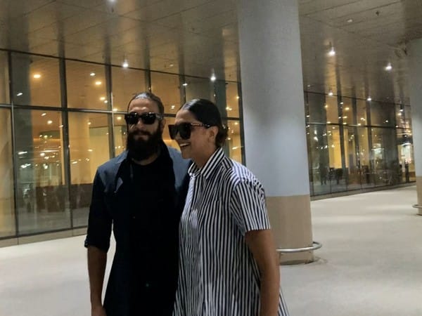 Deepika-Ranveer spotted at Mumbai airport, happily pose for paps 