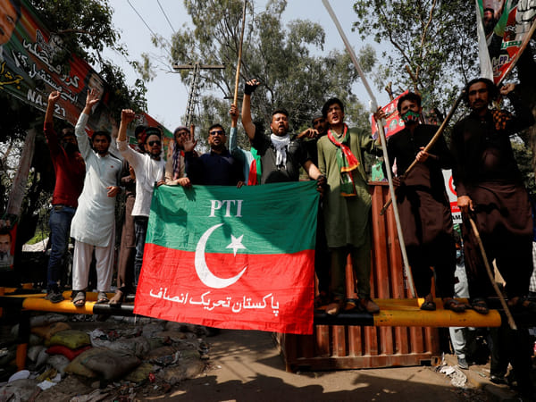 Pakistan: Tehreek-e-Insaf employees protest over non-payment of salaries amid financial crisis