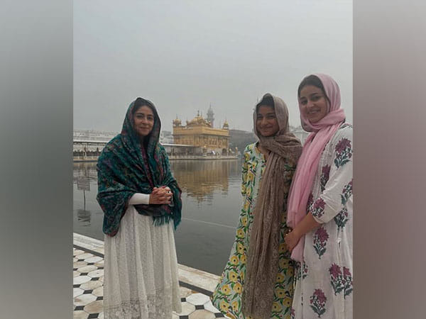 Ananya Panday visits Golden temple with mother and sister