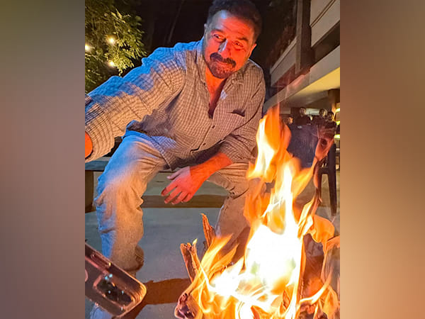 Sunny Deol posts picture of his Lohri Celebration