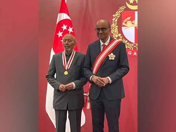 Singapore confers Honorary Citizen Award on Tarun Das, Former DG CII