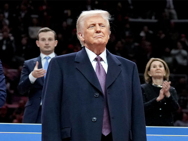 Trump signs executive order ending diversity discrimination in federal government, private sector