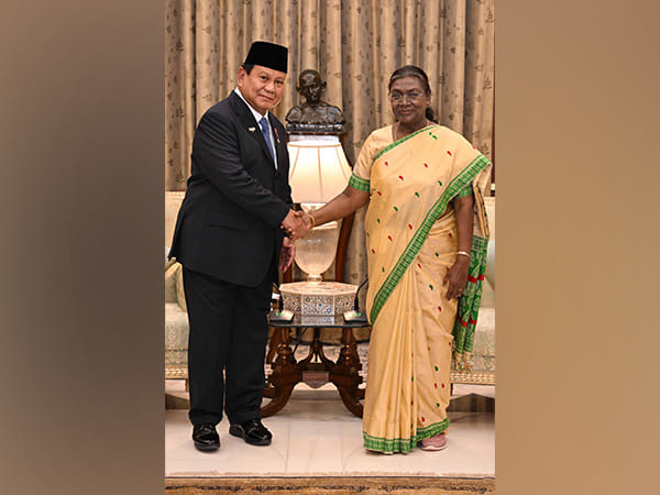 President Droupadi Murmu receives President of Indonesia Prabowo Subianto