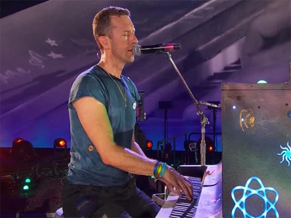 Coldplay concert: Chris Martin celebrates Republic Day, sings 'Vande Mataram', 'Maa Tujhhe Salaam'