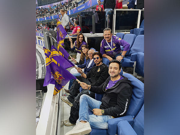 Shah Rukh confirms Siddharth Anand to direct his film 'King'