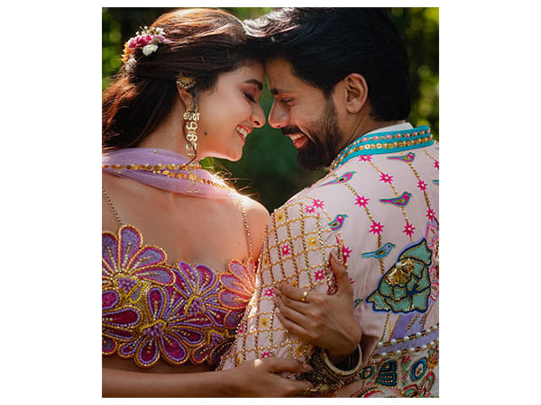 Newlywed Keerthy Suresh shares stunning Mehendi pics, fans react