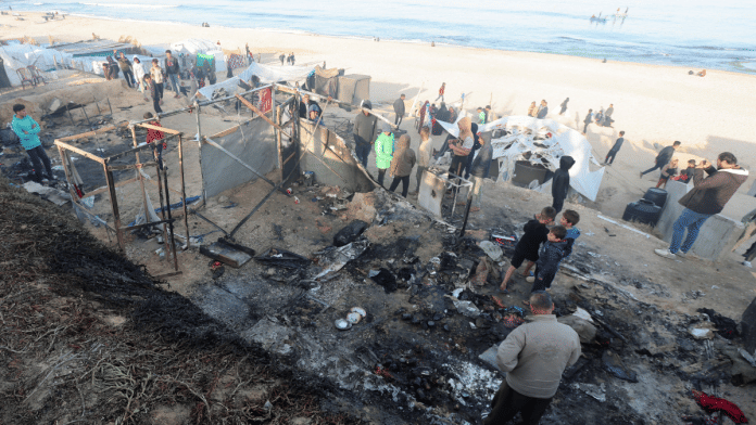 Palestinians inspect the site of an Israeli strike on beachfront cafe, amid the ongoing conflict between Israel and Hamas, in Deir Al-Balah in the central Gaza Strip, 14 January 2025 | Reuters/Ramadan Abed