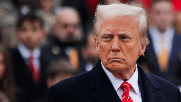 Triumphant Trump promises show of strength on return to White House