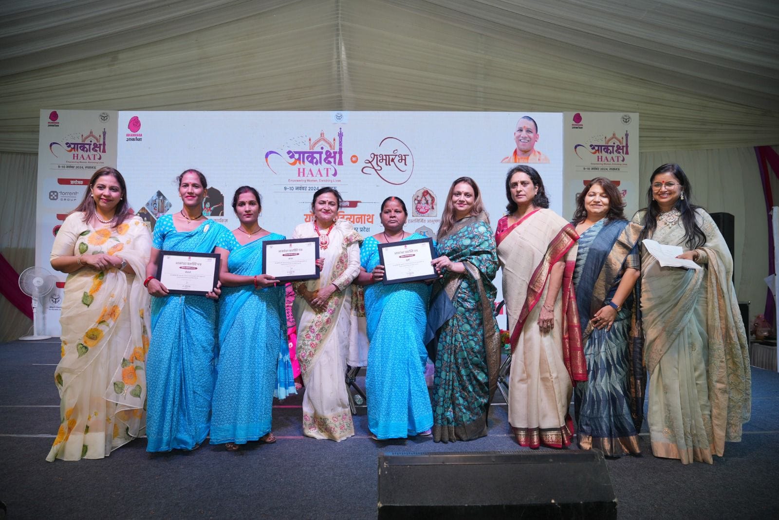 Fourth from the left, IAS Rashmi Singh, with IASOWA members and Akanksha workers at Akanksha Haat | Nootan Sharma, ThePrint