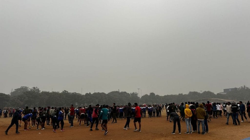 Visuals from Gandhi Maidan, where over two thousand government job aspirants gathered to prepare for physical exams. | Jyoti Yadav | ThePrint