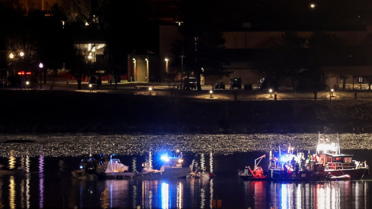 Washington plane crash: Fire chief says no survivors likely, 28 bodies ...