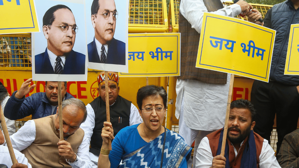 LOP Atishi, AAP MLAs protest outside Vidhan Sabha