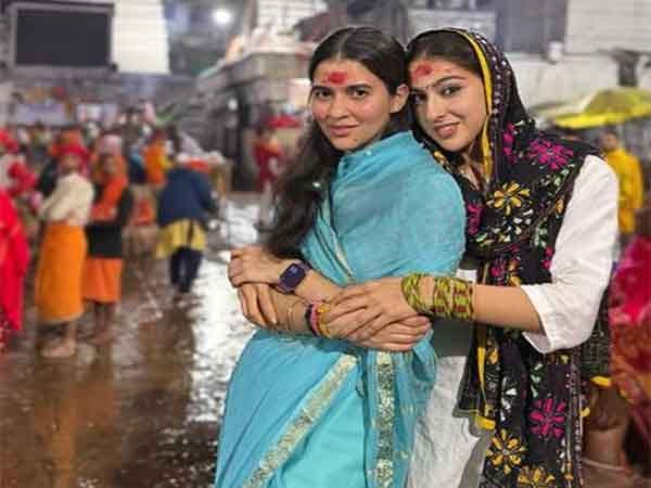 Sara Ali Khan offers prayers at Baba Baidyanath Temple in Jharkhand